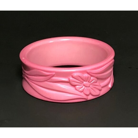 Unbranded Jewelry - 1960s Wide Pink Flower Power Lucite Bangle Bracelet Carved Style